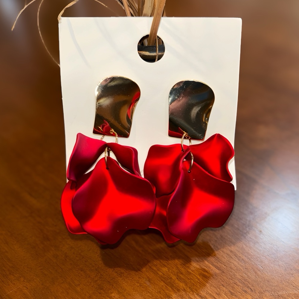 Red Petal Gold Tone Stud Dangler Earrings. NWT.